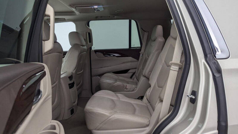 2016 Cadillac Escalade Luxury Collection