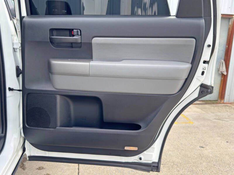 2016 Toyota Sequoia SR5