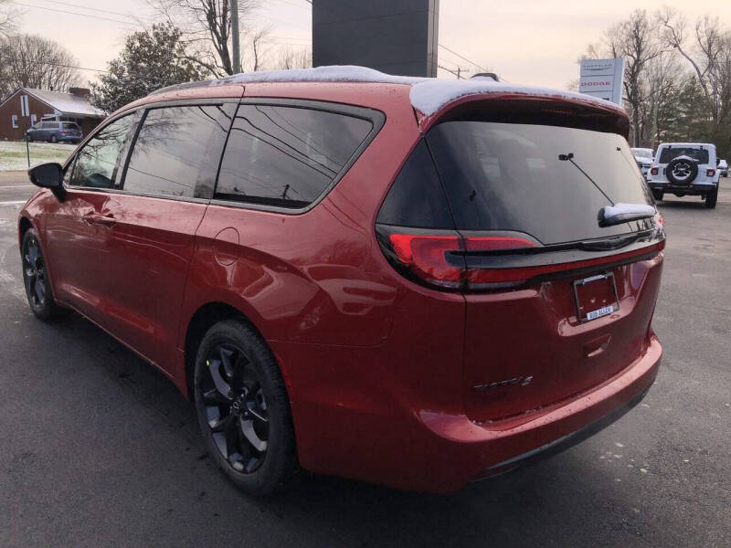 2026 Chrysler Pacifica Select