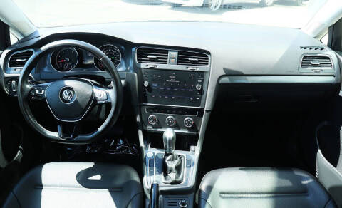 2018 Volkswagen Golf TSI SE