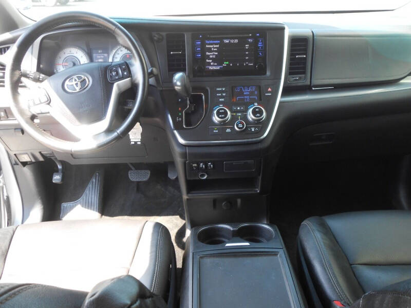 2015 Toyota Sienna SE 8-Passenger