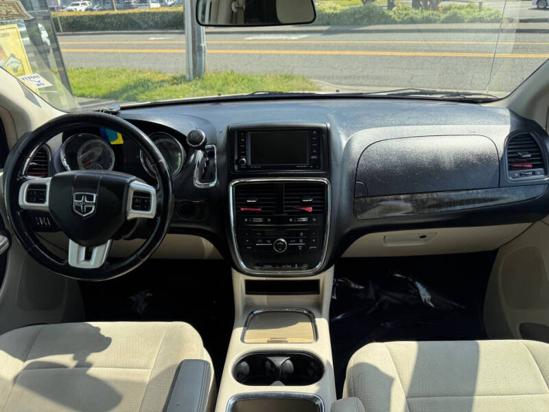 2011 Dodge Grand Caravan Crew