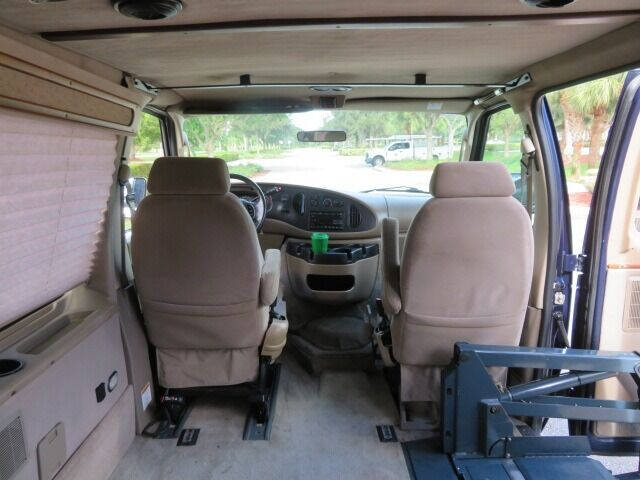 2006 Ford E-Series E-250 SD