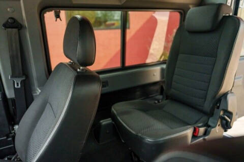 1985 Land Rover Defender 90 2.4L PUMA