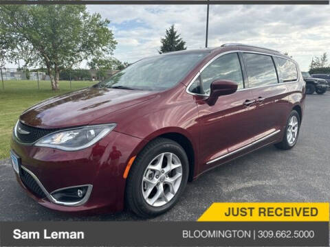 2018 Chrysler Pacifica for sale at Sam Leman CDJR Bloomington in Bloomington IL