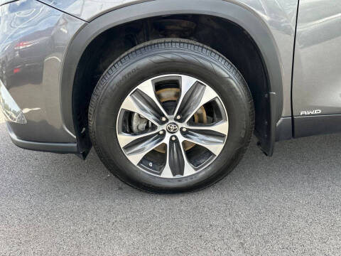 2022 Toyota Highlander Hybrid XLE