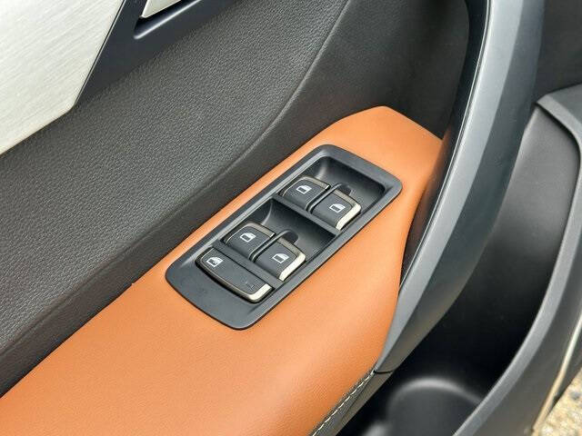 2025 VinFast VF8 Plus