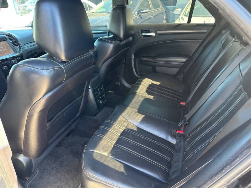 2012 Chrysler 300 S V6