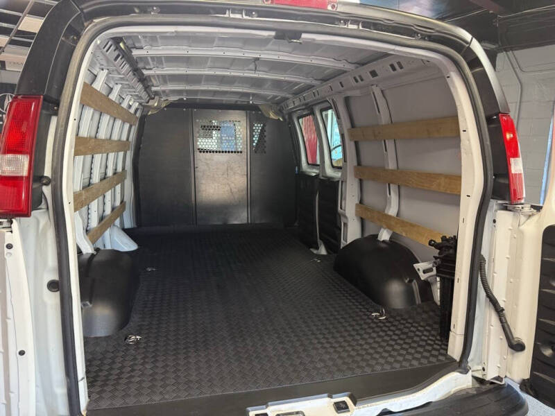 2023 GMC Savana 2500