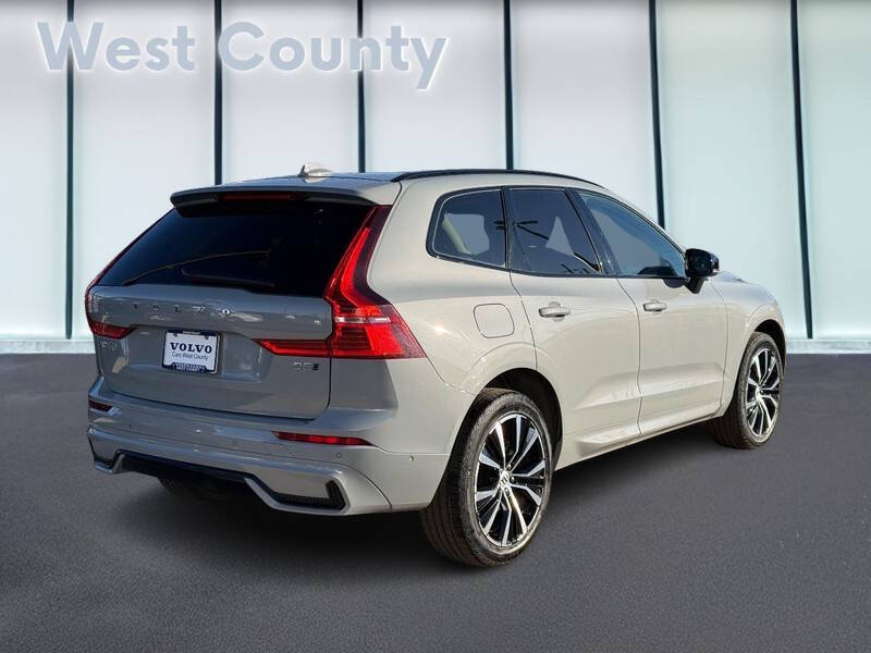2025 Volvo XC60 B5 Plus Dark Theme