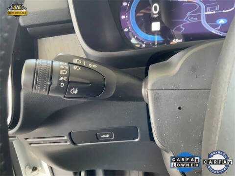 2024 Volvo XC40 B5 Plus Dark Theme