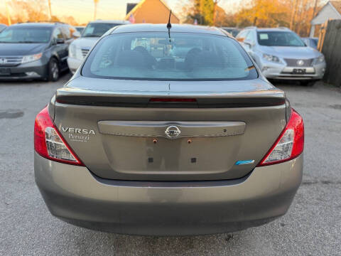2014 Nissan Versa 1.6 S Plus