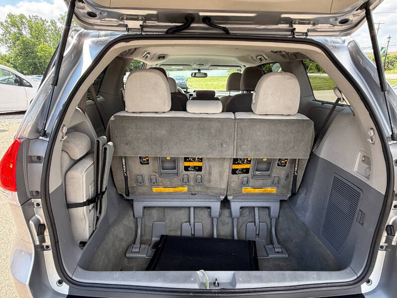 2012 Toyota Sienna LE 8-Passenger