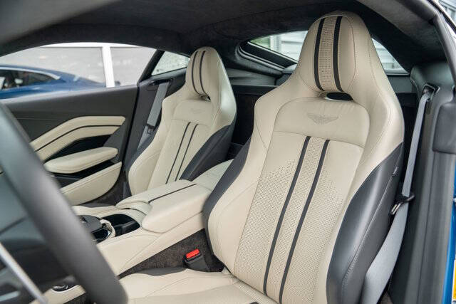 2022 Aston Martin Vantage 13