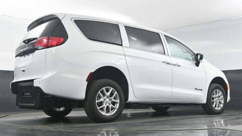 2025 Chrysler Voyager LX