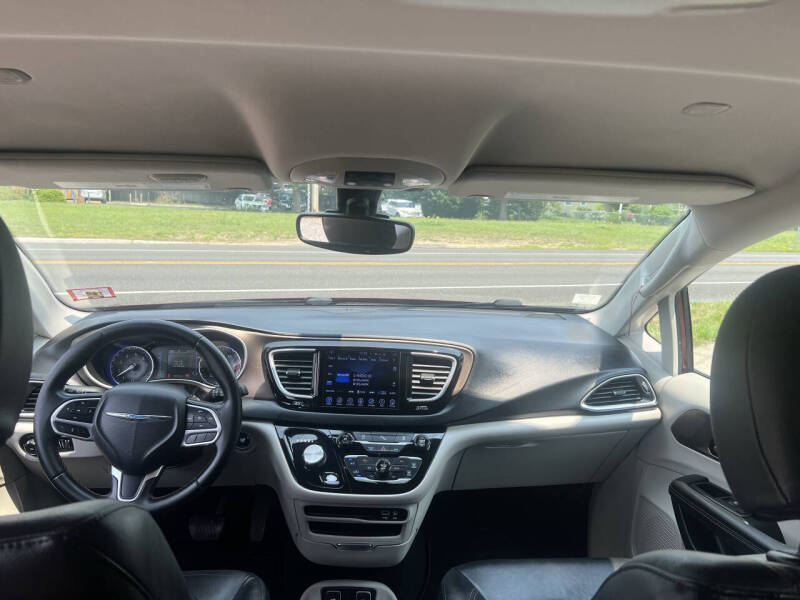 2017 Chrysler Pacifica Touring-L