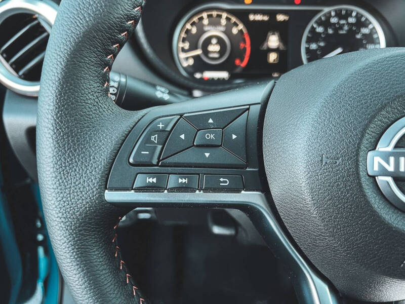 2025 Nissan Versa SR