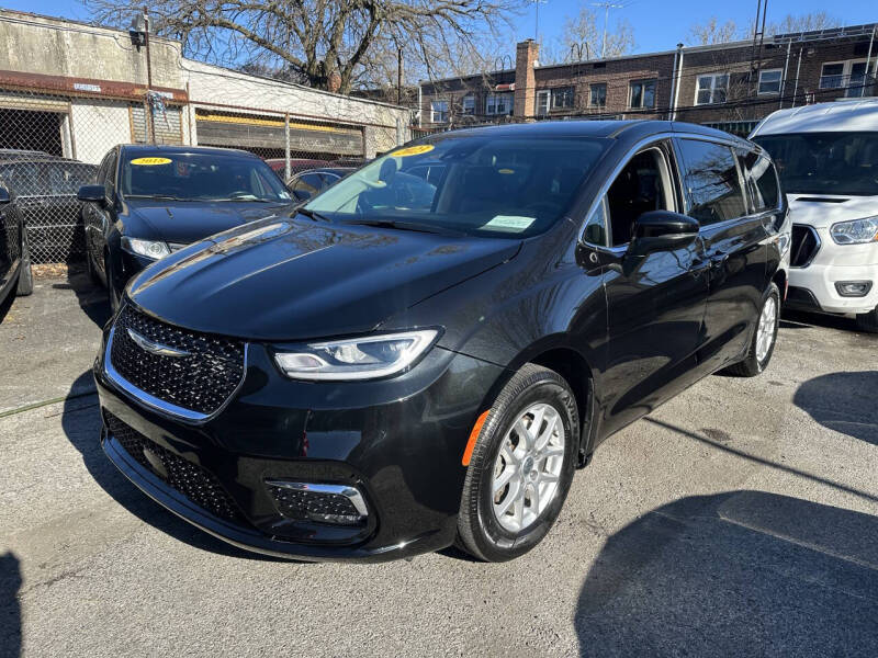 Used 2023 Chrysler Pacifica Touring L with VIN 2C4RC1BG0PR524201 for sale in Brooklyn, NY