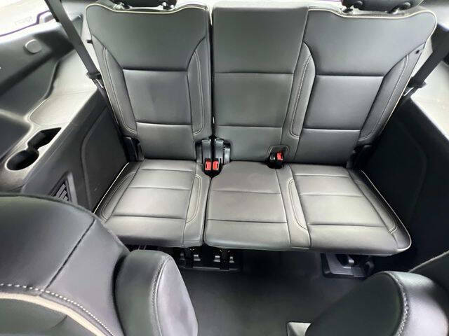 2025 GMC Yukon Elevation