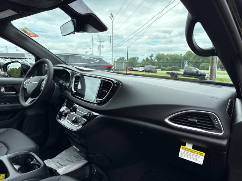 2026 Chrysler Voyager LX