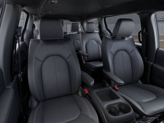 2027 Chrysler Pacifica LX
