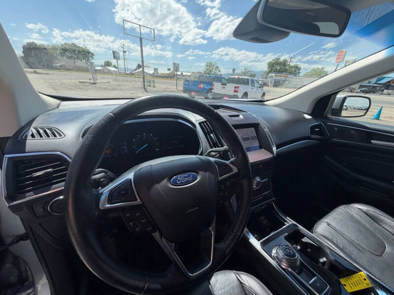 2020 Ford Edge Titanium