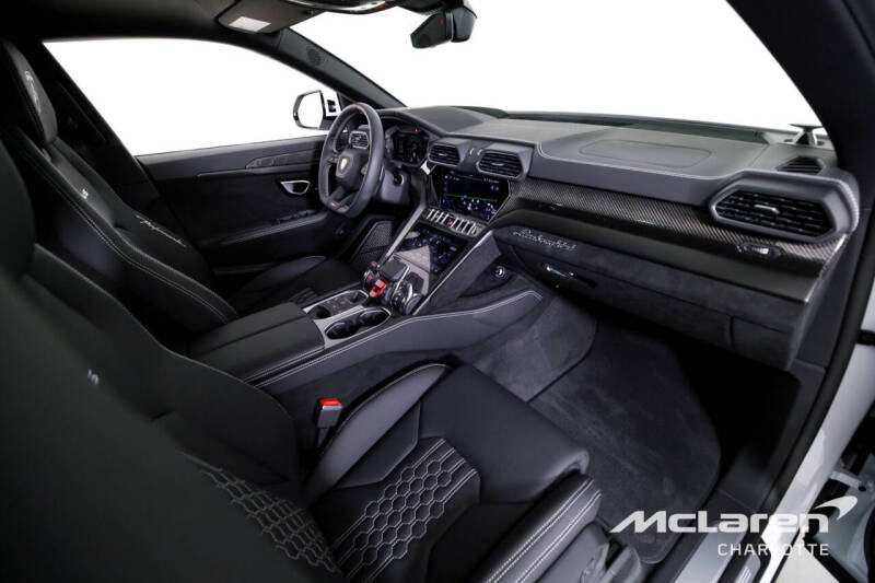 2024 Lamborghini Urus Performante