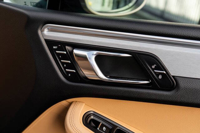 2017 Porsche Macan 34