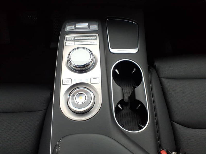 2025 Genesis GV70 2.5T Standard