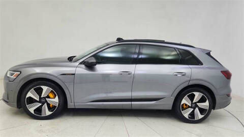 2022 Audi e-tron quattro Premium Plus