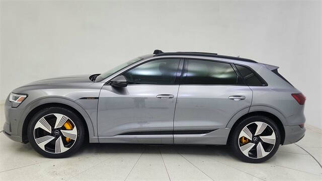 2022 Audi e-tron quattro Premium Plus