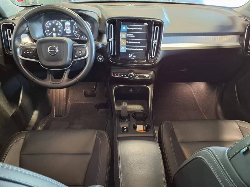 2021 Volvo XC40 T4 Momentum