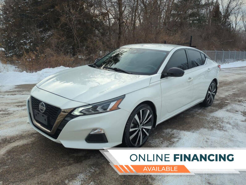 2022 Nissan Altima SR's photo