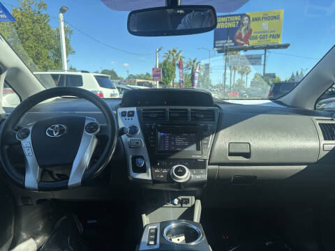 2013 Toyota Prius v Five