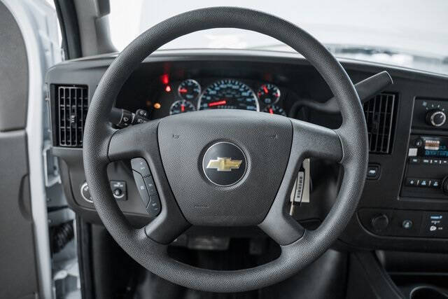 2025 Chevrolet Express 3500