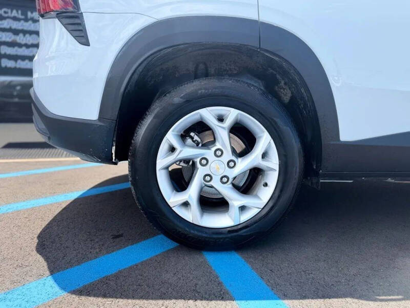 2025 Chevrolet Trax LS