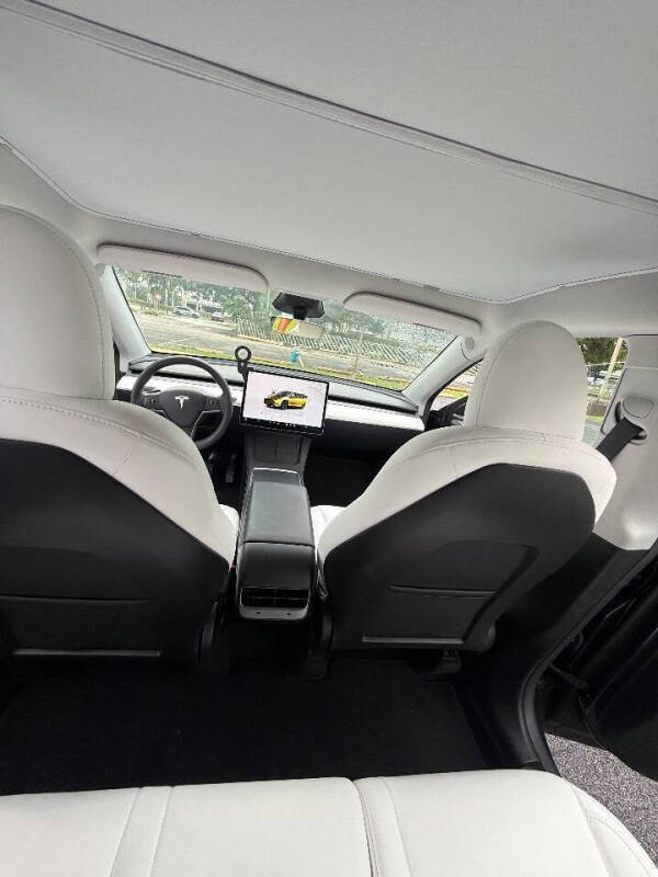 2025 Tesla Model Y Long Range