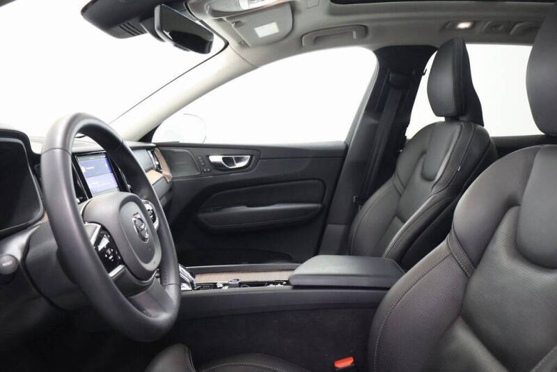 2023 Volvo XC60 B5 Ultimate Bright Theme
