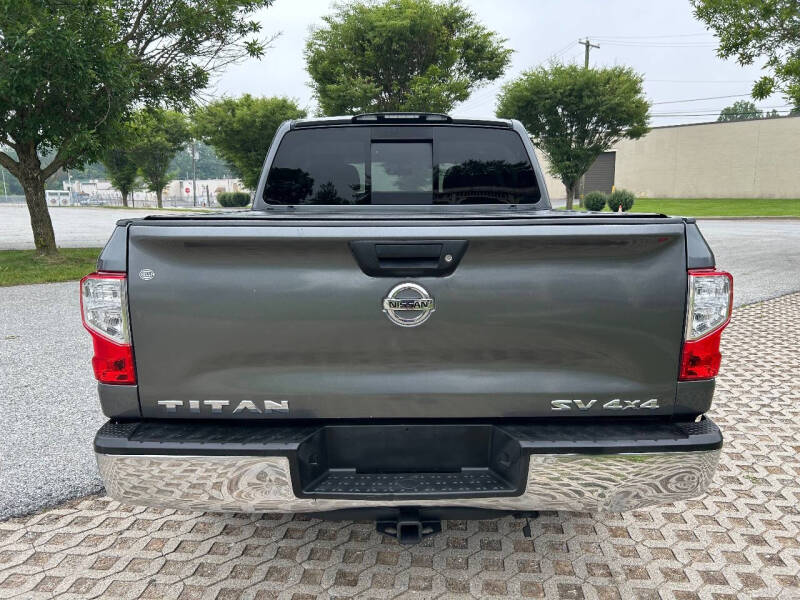 2017 Nissan Titan SV