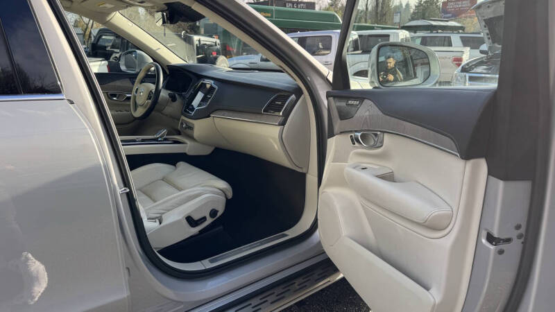 2023 Volvo XC90 Recharge T8 Ultimate Bright Theme 6P