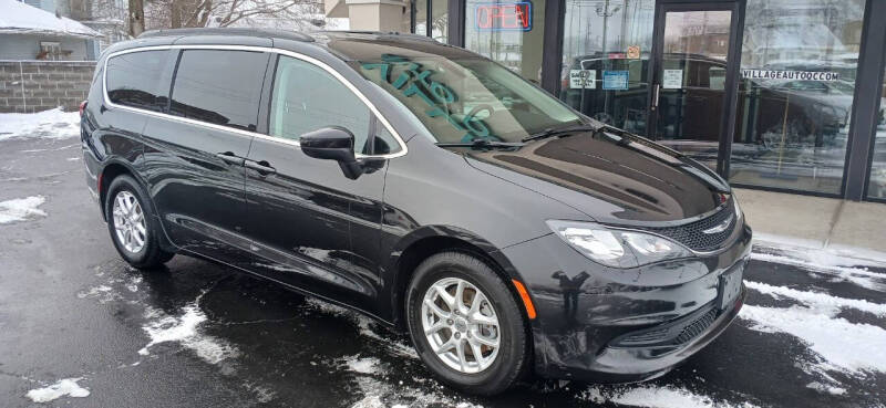 2021 Chrysler Voyager's photo