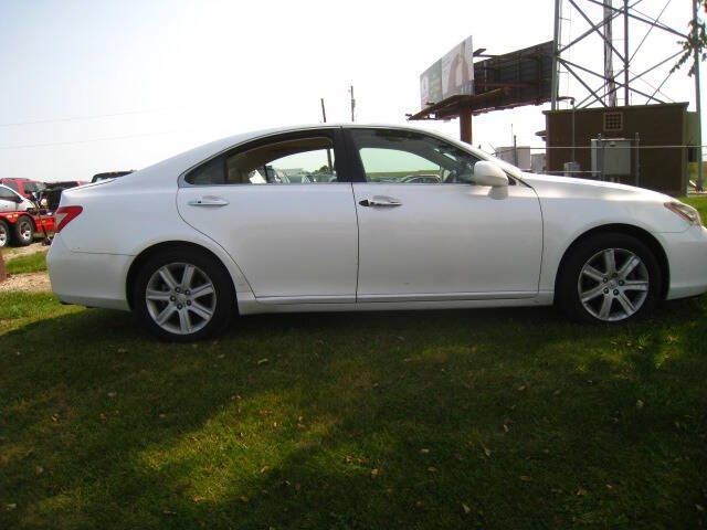 Lexus ES's photo