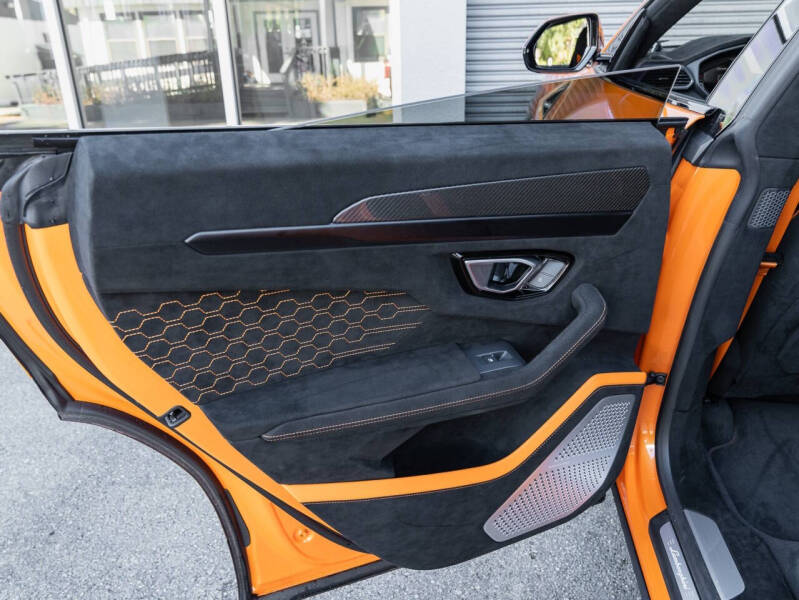 2023 Lamborghini Urus Performante