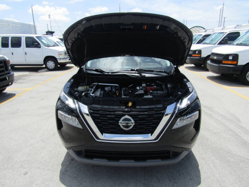 2021 Nissan Rogue SV photo 22