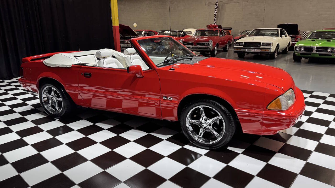 1992 Ford Mustang 11