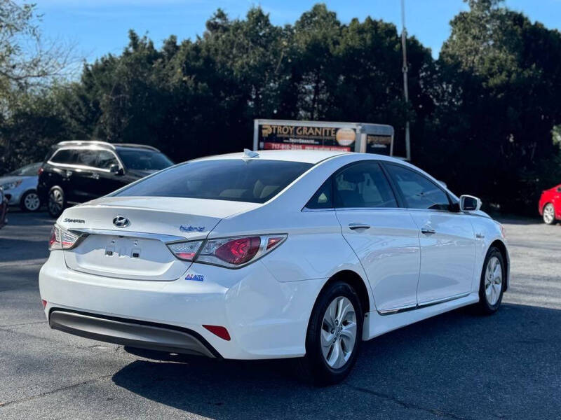 2015 Hyundai Sonata Hybrid Base photo 6