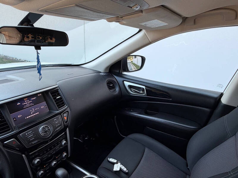 2019 Nissan Pathfinder S