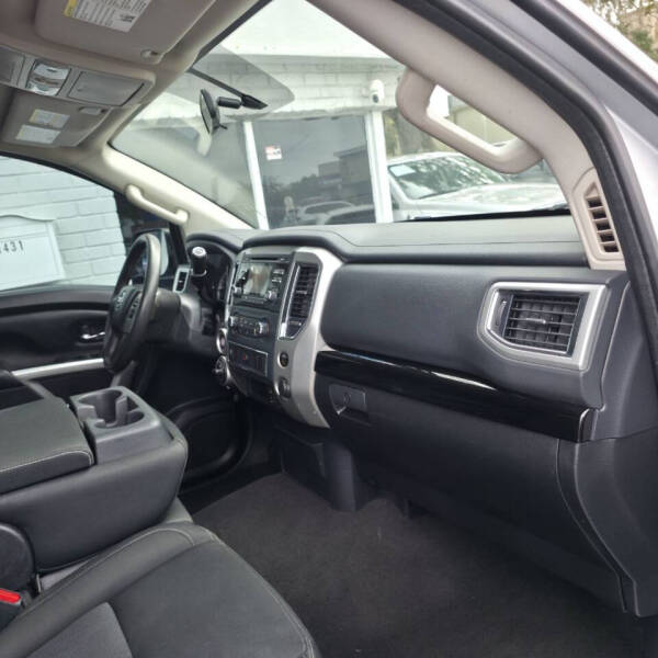 2017 Nissan Titan SV