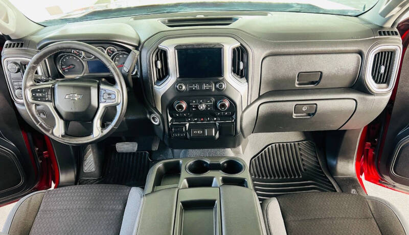 2019 Chevrolet Silverado 1500 RST photo 14