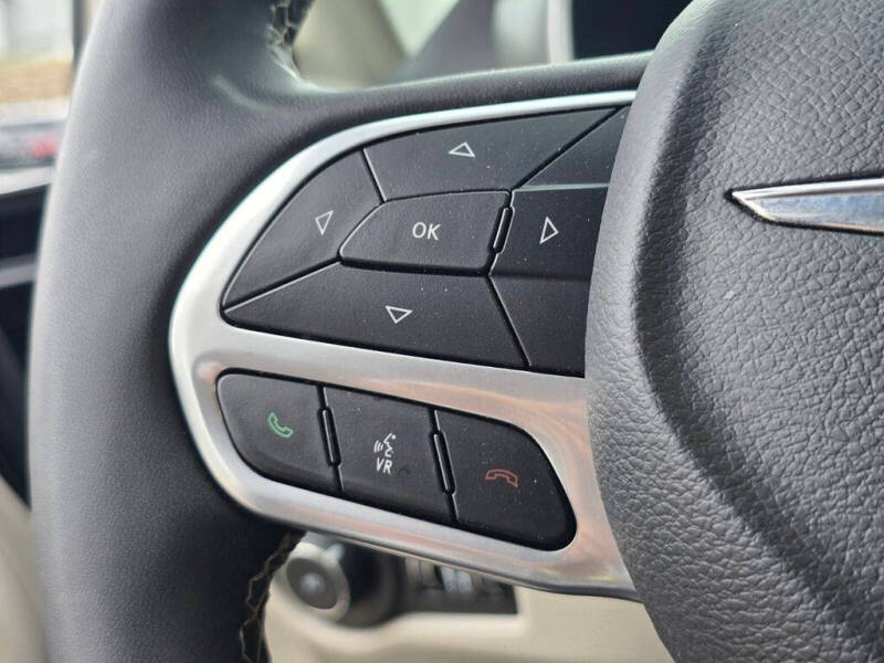 2024 Chrysler Pacifica Plug-In Hybrid Select